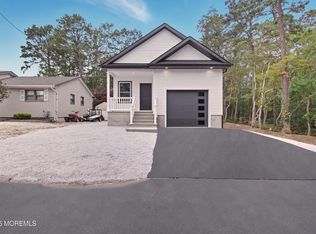 724 Sunset Rd, Beachwood, NJ 08722