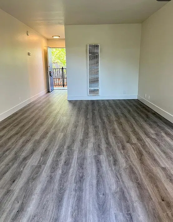 Creekside Apartments — Photo 4
