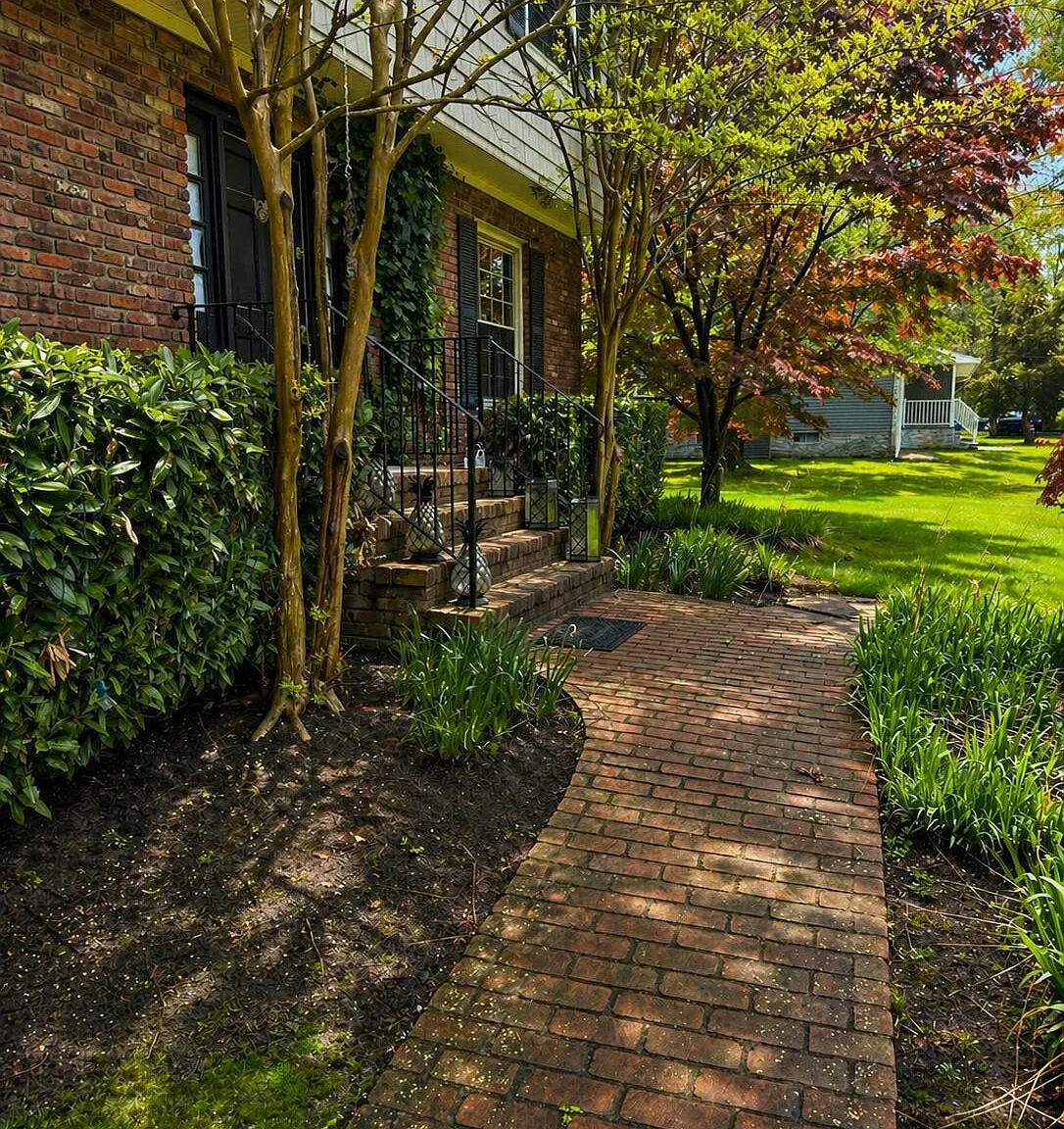 4 bed, 2.5 bath, 2082 sqft, $5,000 — Photo 2