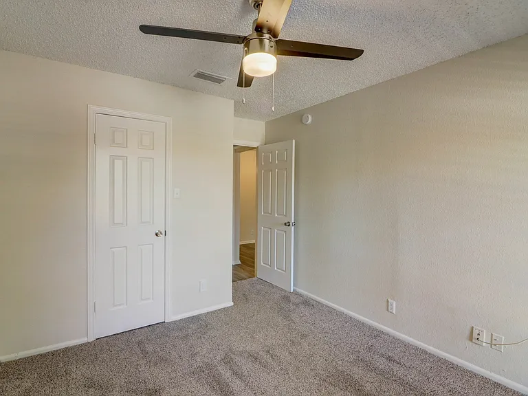 17-web-or-mls-Lake Park Rd-017