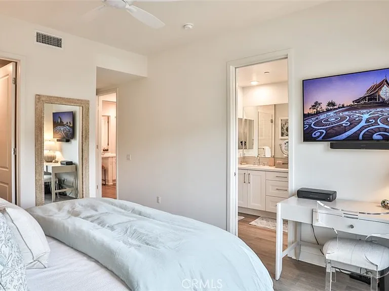 3319 Doheny Way — Photo 32