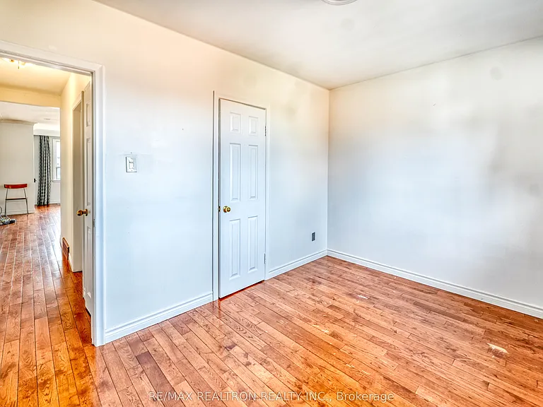93 Mountland Dr #MAIN FLOOR — Photo 18