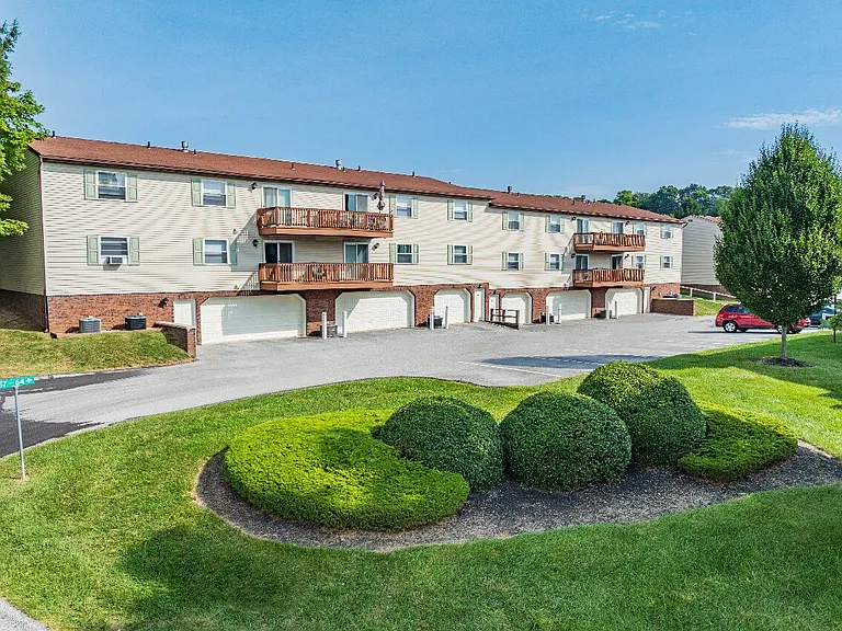 Apartments at Waterford — Photo 305
