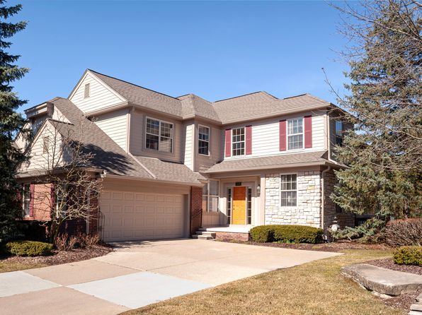 3845 Winding Brook Cir, Rochester, MI 48309