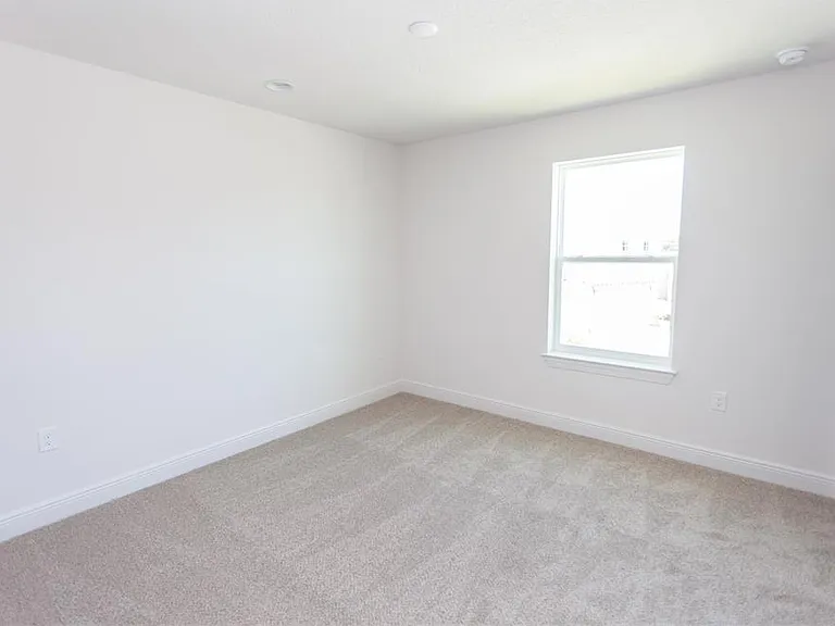 820 Lowood Ct — Photo 32