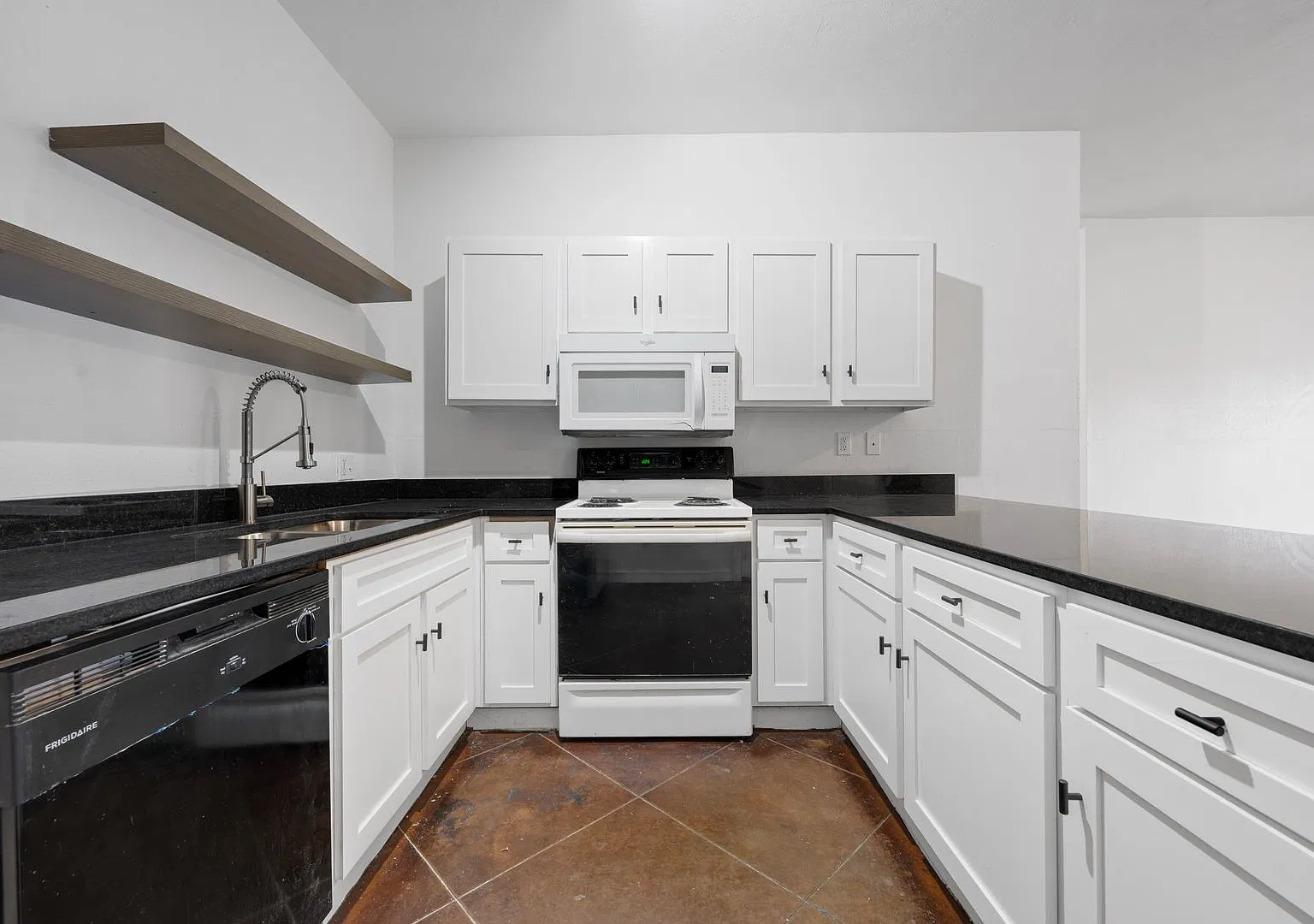 Allen Place — Photo 1