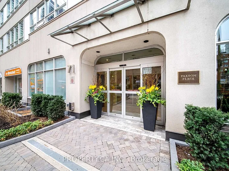 71 Charles St E #402 — Photo 32