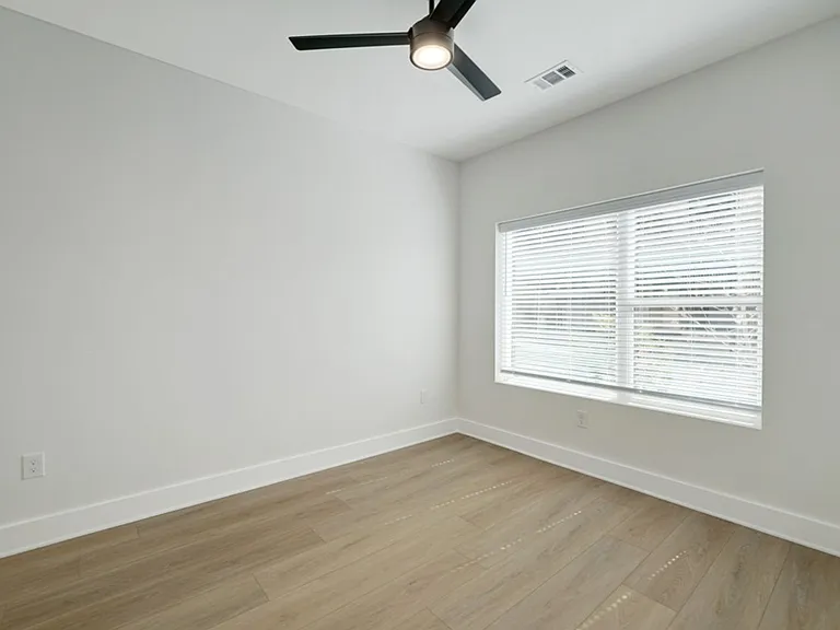 3000 Duval St #105 — Photo 12