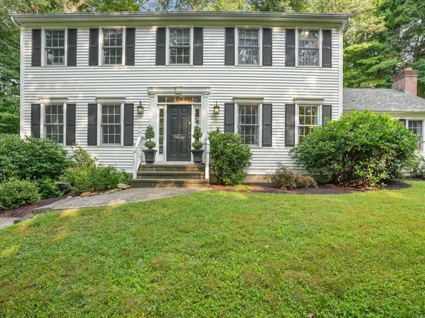 22 Narragansett Trail, Newtown, CT 06482