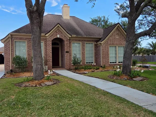 106 Palm Castle Ct, League City, TX 77573