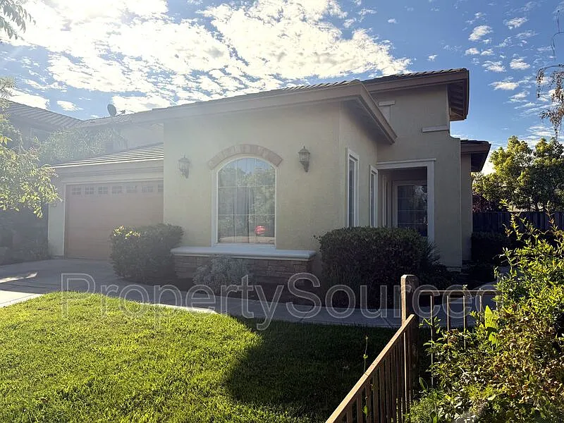3 bed, 2.0 bath, 1953 sqft, $2,650 — Photo 3