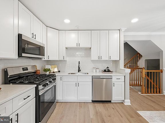 3rd image of 4989 Lockard Dr