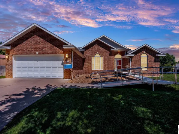 3120 Cannon Dr, Sedalia, MO 65301