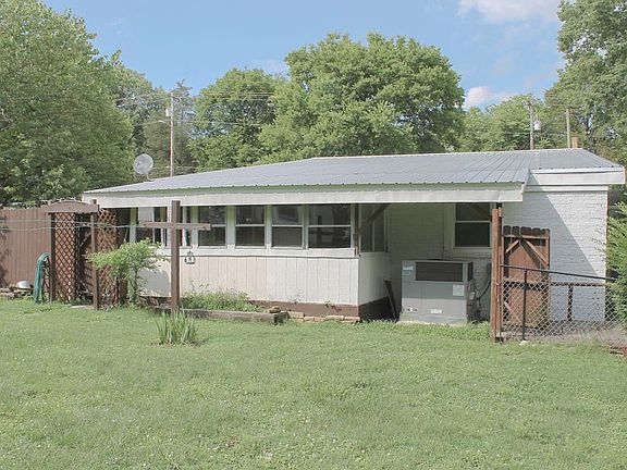 5th image of 404 Blue Grass Ave
