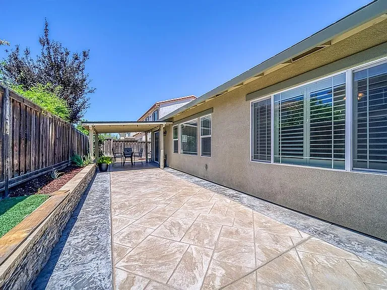 N San Remo Ln — Photo 28