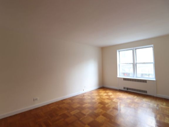 2nd image of 140 Van Cortlandt Ave W APT 6J