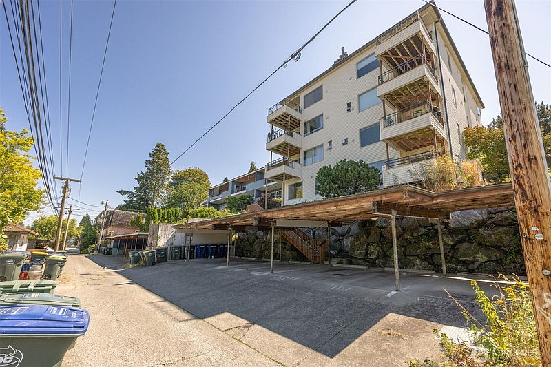 2nd image of 919 High Street #101