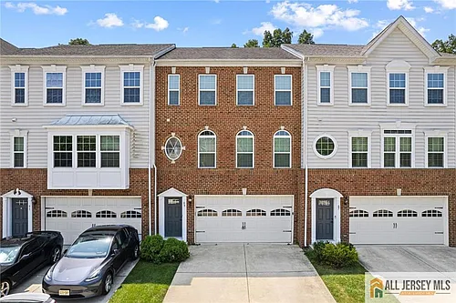 89 Isabelle Ct Photo 1