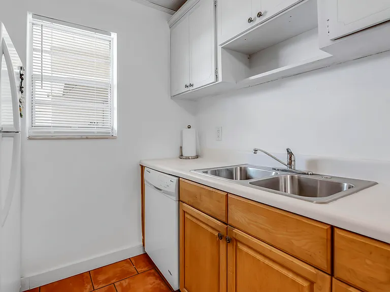 421 NE 1st St #204 — Photo 17