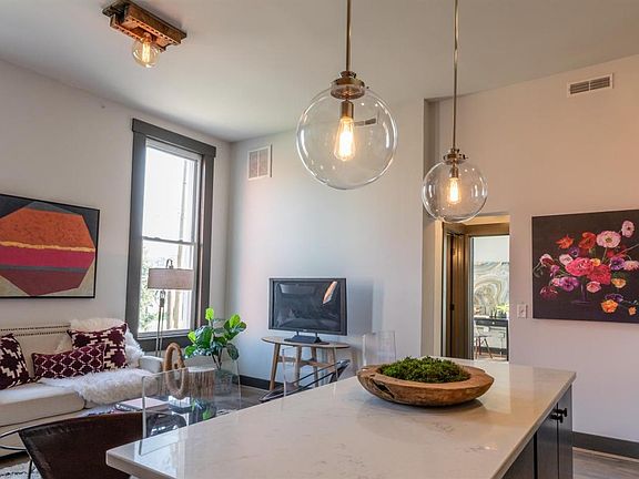 2nd image of 1533 Elm St #3