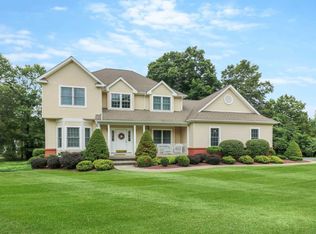 44 Coachlight Dr, Poughkeepsie, NY 12603