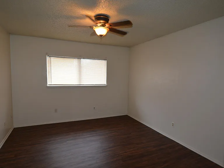 606 Starlinda Ct #B — Photo 6