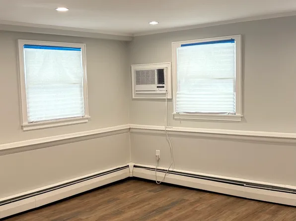 (undisclosed Address), Massapequa, NY 11758