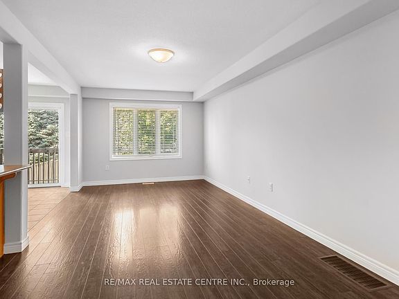 5th image of 8 Hemlock Way #38