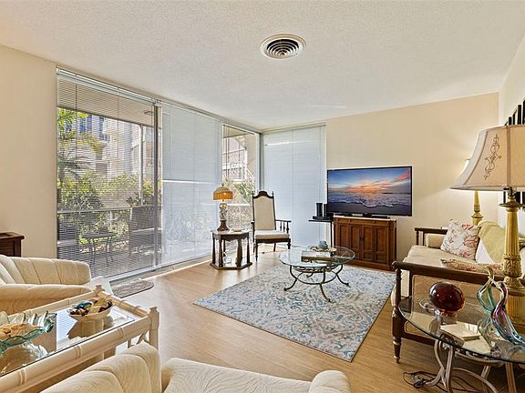 4th image of 1036 NORTH SHORE DRIVE NE #1