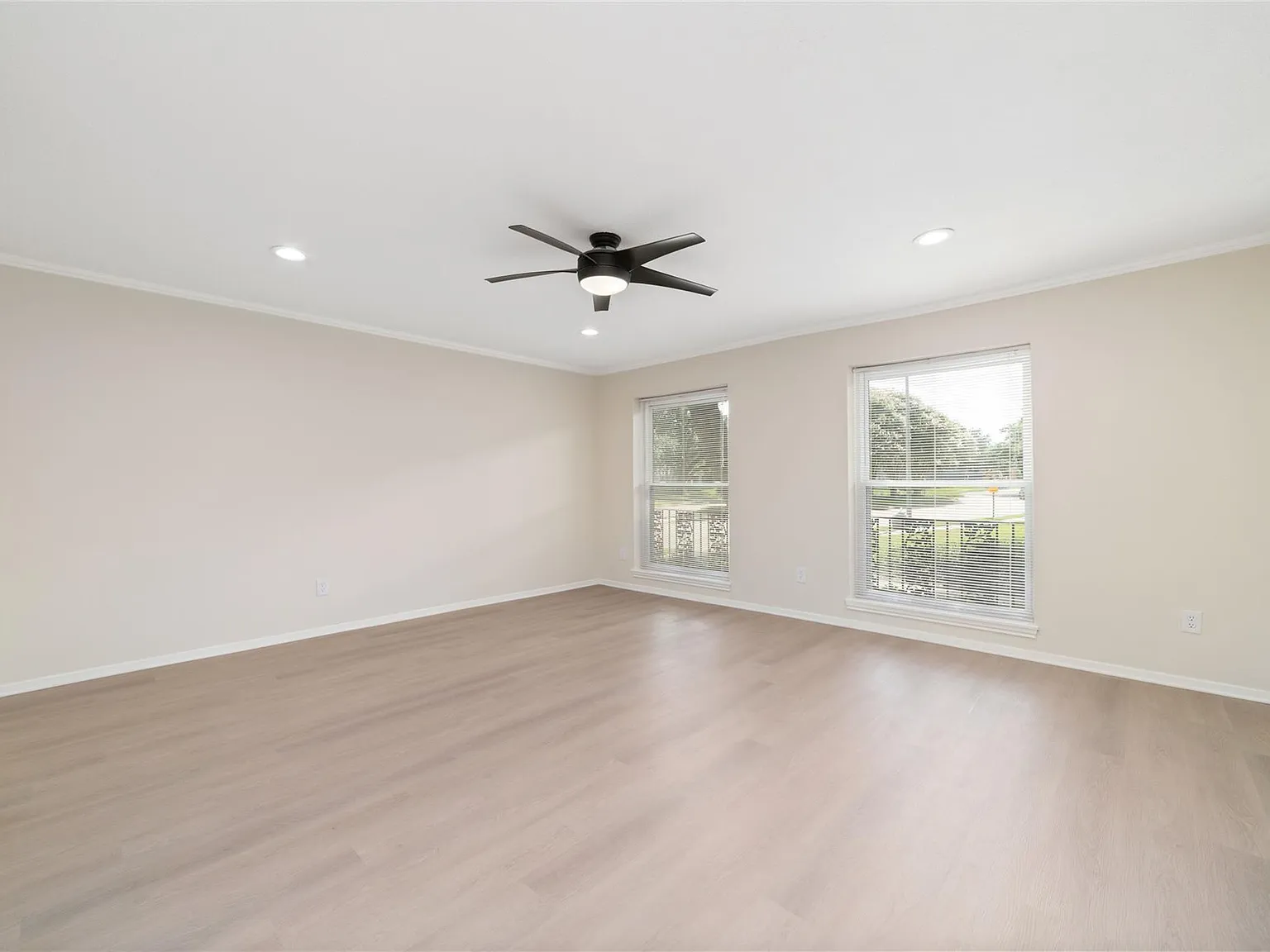 3 bed, 2.5 bath, 2016 sqft, $2,400 — Photo 3