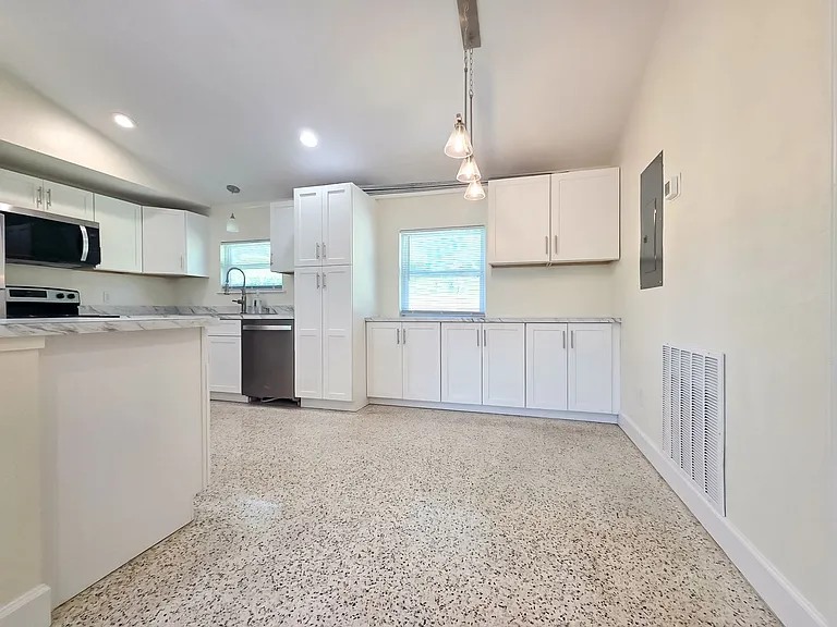 7316 NE Waldo Rd — Photo 5