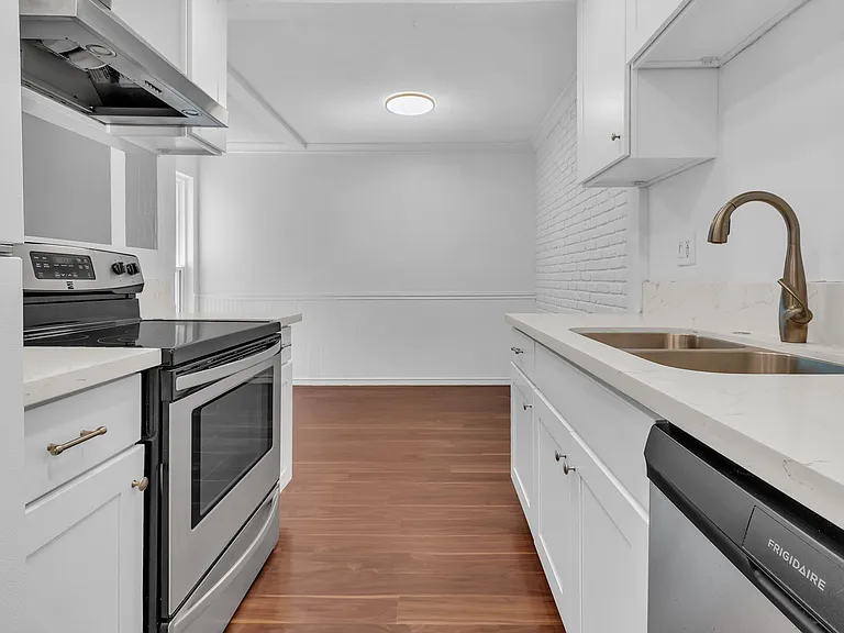 1040 W Macarthur Blvd #48 — Photo 16
