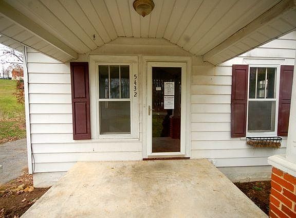 3rd image of 5432 Crescent Blvd