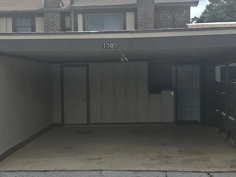 1303 Canterbury Blvd — Photo 3