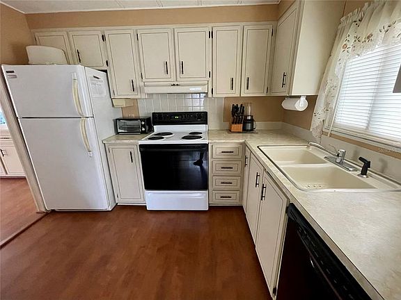 4th image of 140 MOUNTAIN FIR DRIVE