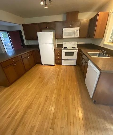 4252 SW Huber St — Photo 5