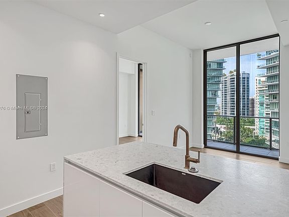 4th image of 2655 S Bayshore Dr #1007
