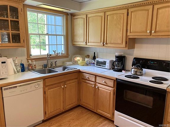 2nd image of 323 Tracey Ln