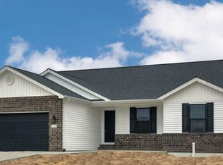 1138 Castle Green Dr, Waterloo, IL 62298