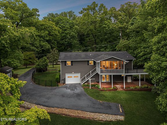 2nd image of 1243 River Bend Dr