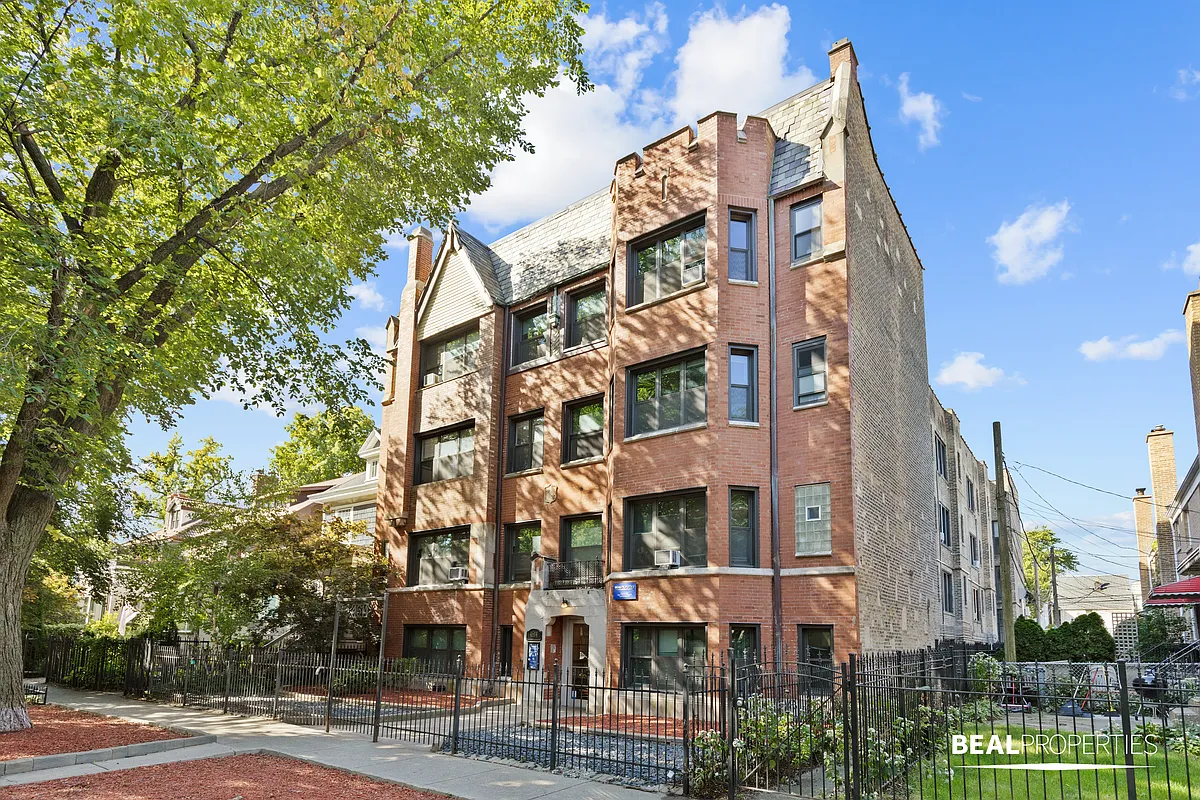 Building Photo - 4614 North Paulina
