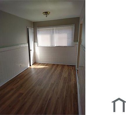 3rd image of 9813 Green Valley Dr