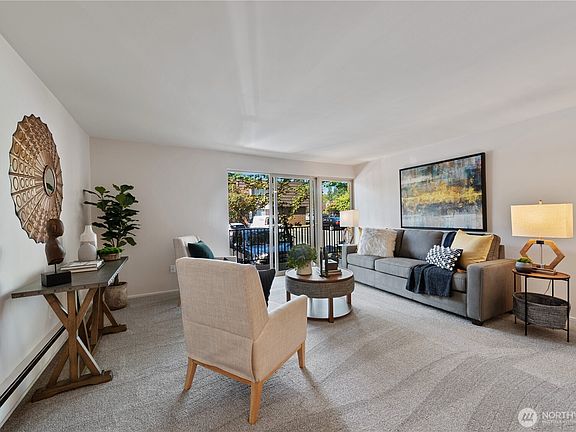 3rd image of 11006 NE 68th Street #812