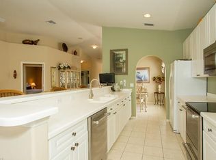 1985 Crestview Way APT 136, Naples, FL 34119