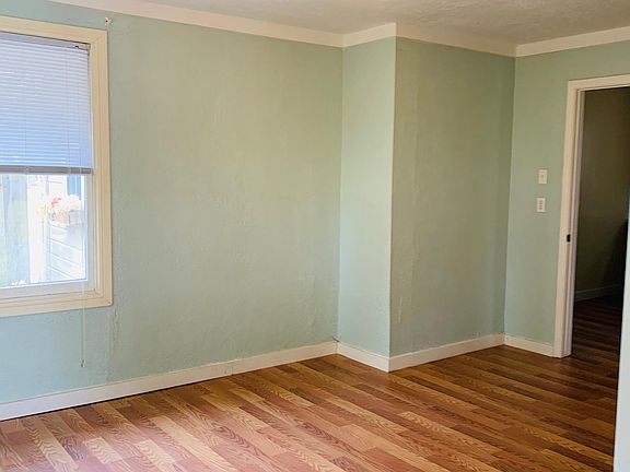 2nd image of 285 E Courtland St