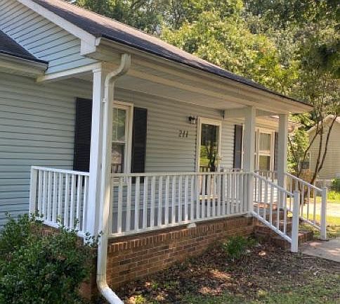 3rd image of 211 Pinonwood Dr