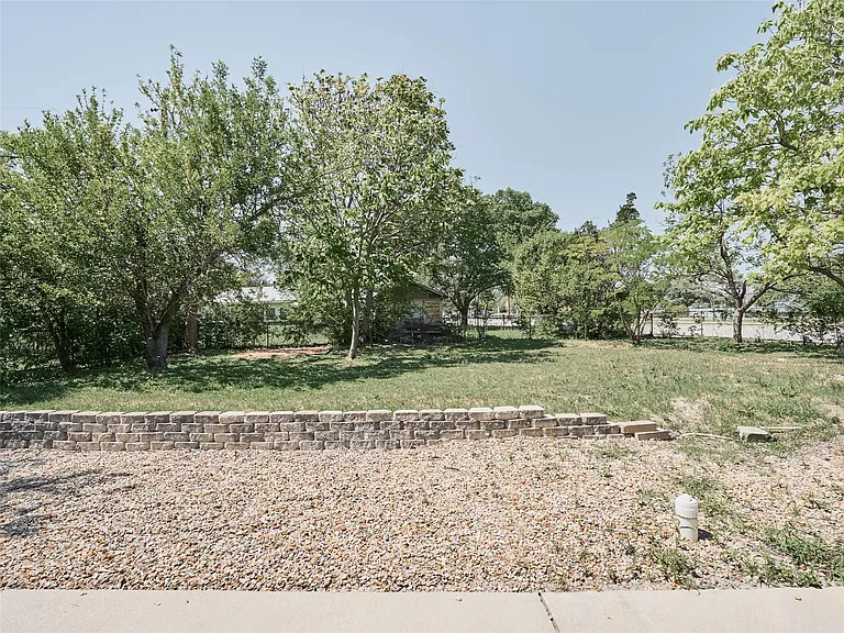 7706 Delafield Ln — Photo 33