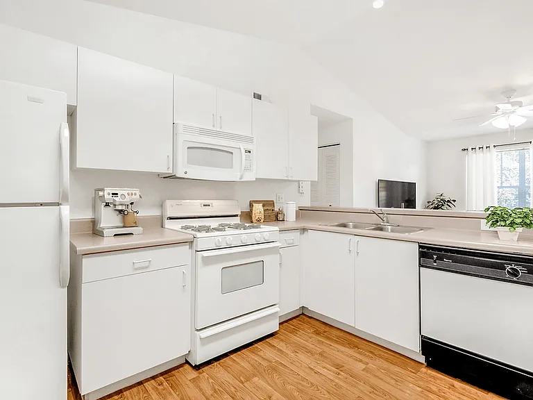 Westchester Apartments — Photo 25