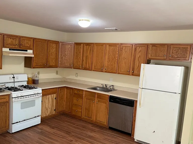 13 Hampton Rd #B — Photo 4