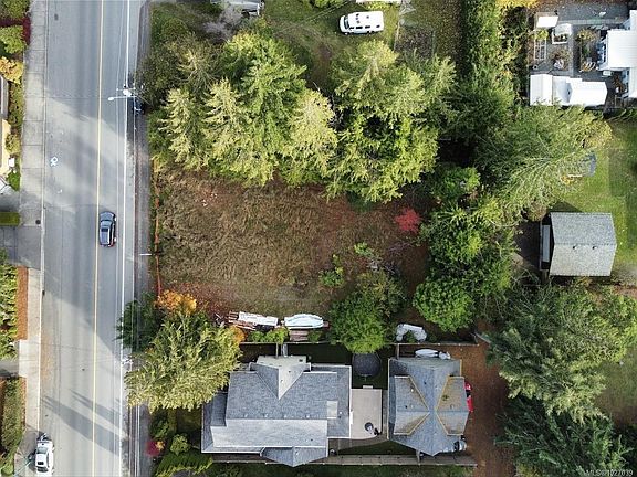 3rd image of 172 Fern Rd W